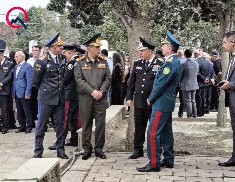 Generallar Milli Qəhrəmanın dəfnində - Fotolar