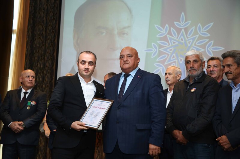 Yeni Azərbaycan Partiyasının yaradılmasının 30 illiyinə həsr olunan konfrans keçirilib - FOTOLAR