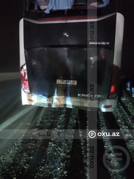 Kürdəmirdə ağır qəza - Yük maşını avtobusa çırpıldı - FOTO