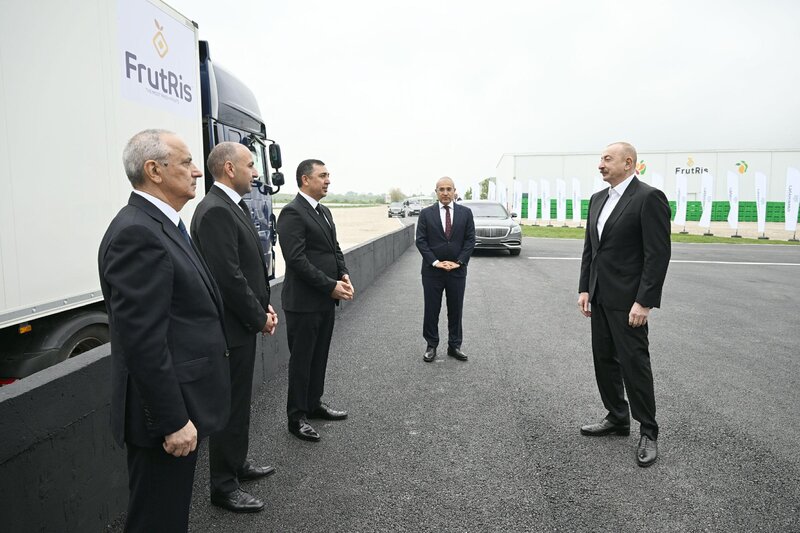 İlham Əliyev Qusarda bağçılıq və soyuducu anbar kompleksinin fəaliyyəti ilə tanış olub - FOTOLAR