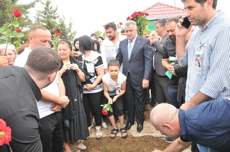 Abşeronda Birinci Qarabağ Müharibəsi şəhidləri dəfn edildilər - FOTOLAR