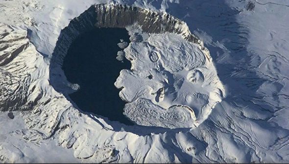 Türkiyədəki Nemrud krater gölünün qış mənzərəsi - FOTO