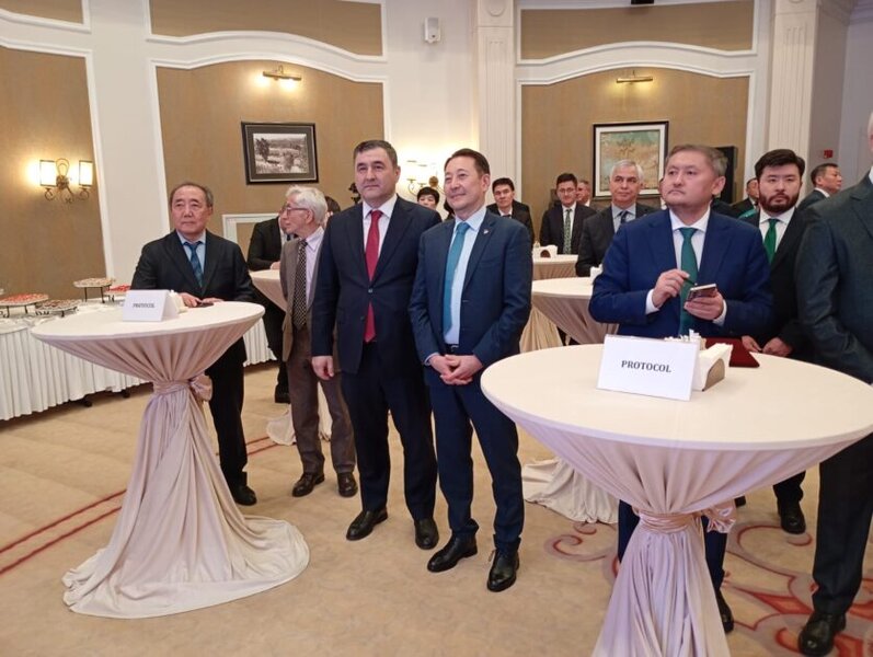 Dünya Türk Dili Ailəsi Günü və Türk Akademiyasının 15 illiyi Astanada qeyd olunub