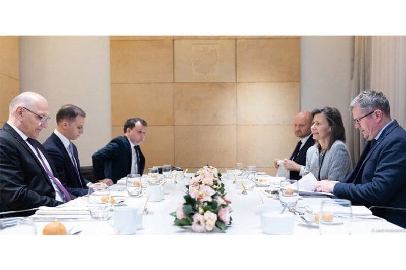 Varşava Bakı ilə əməkdaşlığın daha da genişləndiriləcəyinə ümid edir