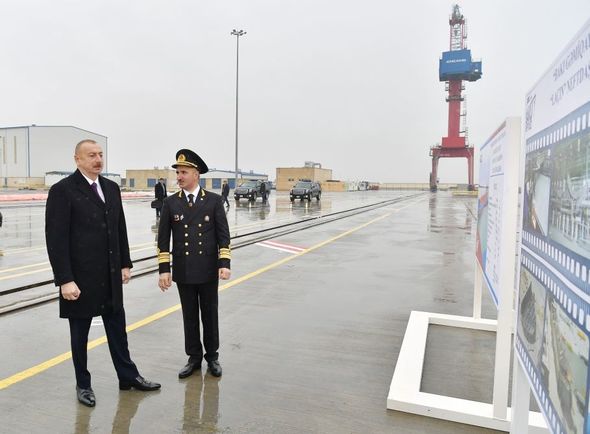 Prezident Bakı gəmiqayırma zavodunda inşa olunmuş ilk tankerin istismara verilməsi mərasimində - YENİLƏNİB