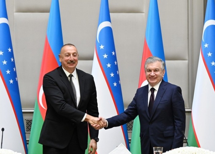İlham Əliyev Özbəkistan Prezidentini TƏBRİK ETDİ