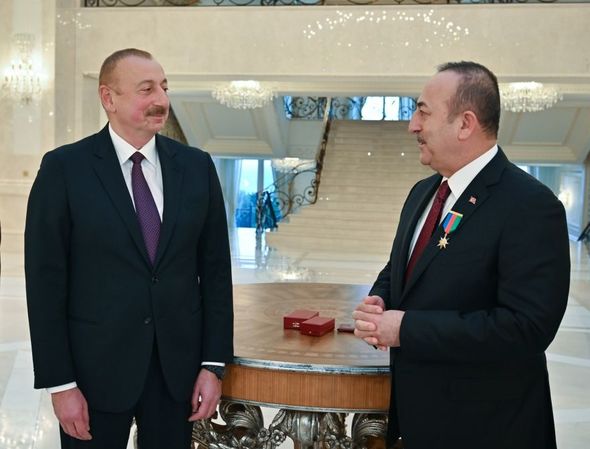 İlham Əliyev Türkiyənin Xarici İşlər nazirinin başçılıq etdiyi nümayəndə heyətini qəbul edib - FOTO