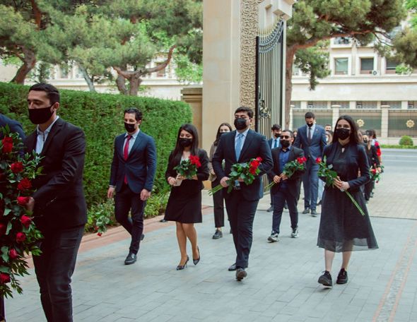 Davamçılar Fəxri xiyabanda və "Şöhrət" muzeyində olub - FOTO