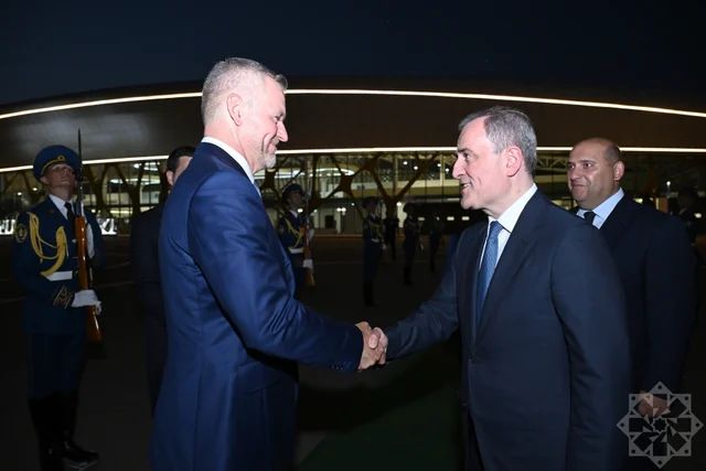 Slovakiya prezidenti Füzuli aeroportundan təyyarə ilə Bakı şəhərinə yola düşüb - FOTO