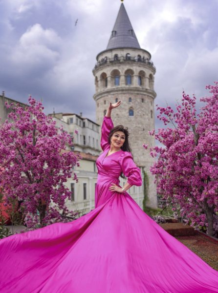 66 yaşlı Nazpəri İstanbulda - Fotosessiya