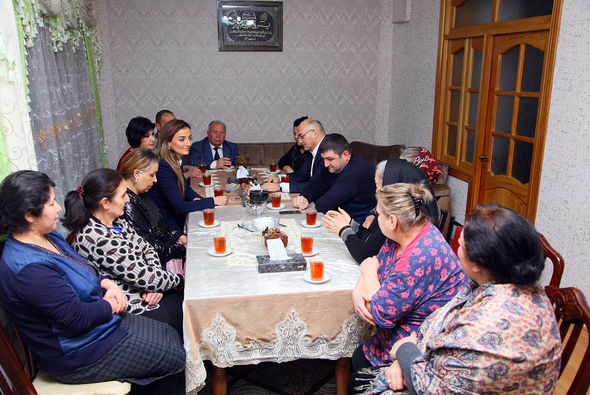 Deputatlığa namizəd Könül Nurullayeva hər bir seçicisi ilə görüşmək niyyətindədir - FOTO/VİDEO
