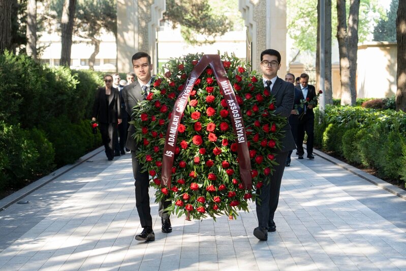 İCMA üzvləri Fəxri xiyabanı ziyarət etdilər - FOTO