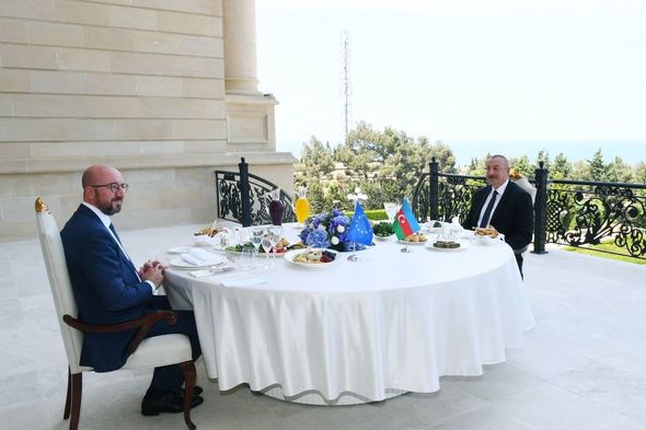 İlham Əliyev və Şarl Mişel birgə işçi nahar ediblər - FOTO