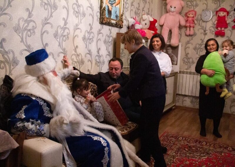 AY Partiya rəhbərliyi şəhid ailələrini ziyarət etdi - FOTOLAR