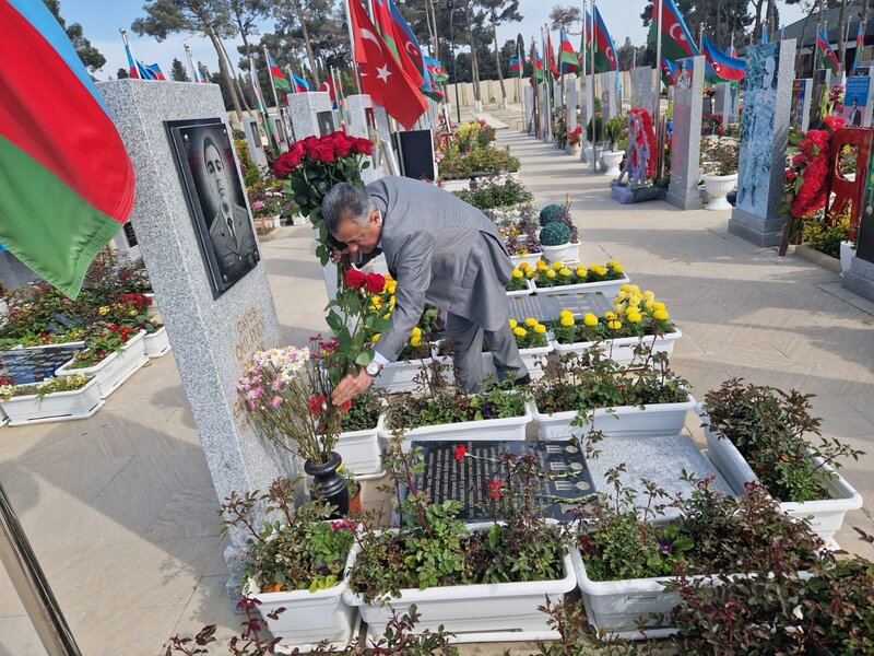 Abşeron rayonunda Ramazan bayramında şəhidlərimiz ziyarət edilmişdir - FOTOLAR