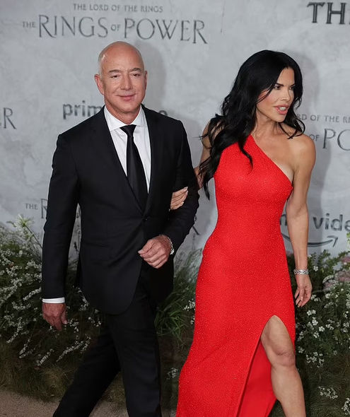 Ceff Bezos 25 illik evliliyinə son qoyan sevgilisi ilə tarixin ən bahalı serialının təqdimatında - FOTO/VİDEO