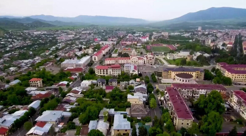 Qanunsuz rejimin qalıqları Xankəndidə dinc sakinlərin böyük bir qrupunu girov götürüb