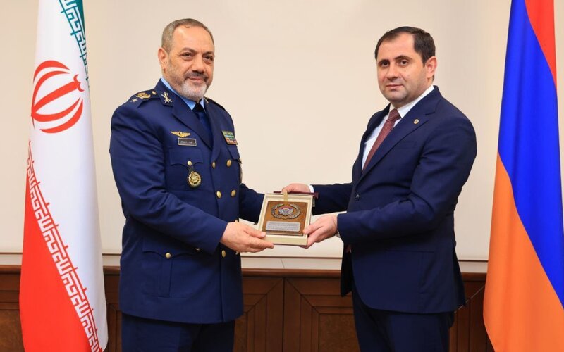 İran və Ermənistanın müdafiə nazirləri müzakirə apardılar