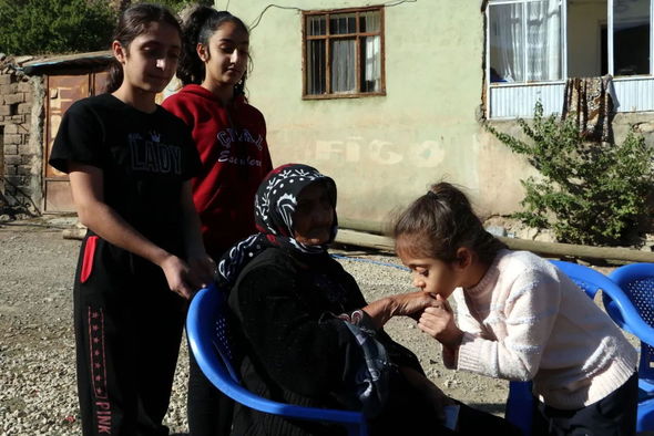 Türkiyədə 117 yaşlı qadın koronavirusa qalib gəldi - FOTO