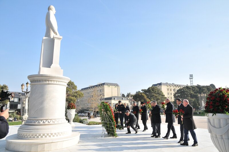 Abşeron rayonunda Ulu Öndər Heydər Əliyevin anım günü dərin ehtiramla qeyd olunub - FOTOLAR