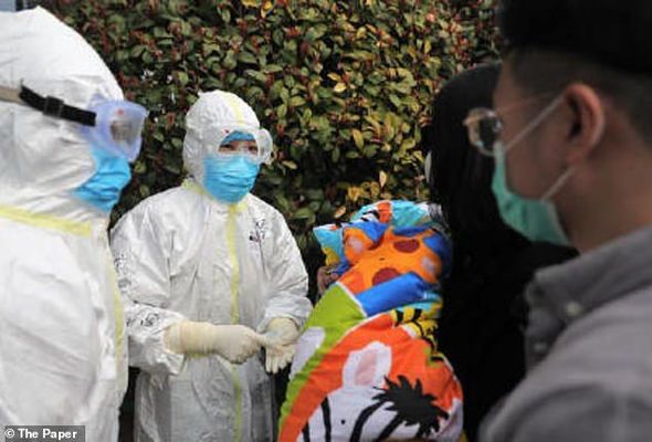 COVID-19-a yoluxan Çinin ən kiçik pasiyenti sağaldı - FOTO/VİDEO