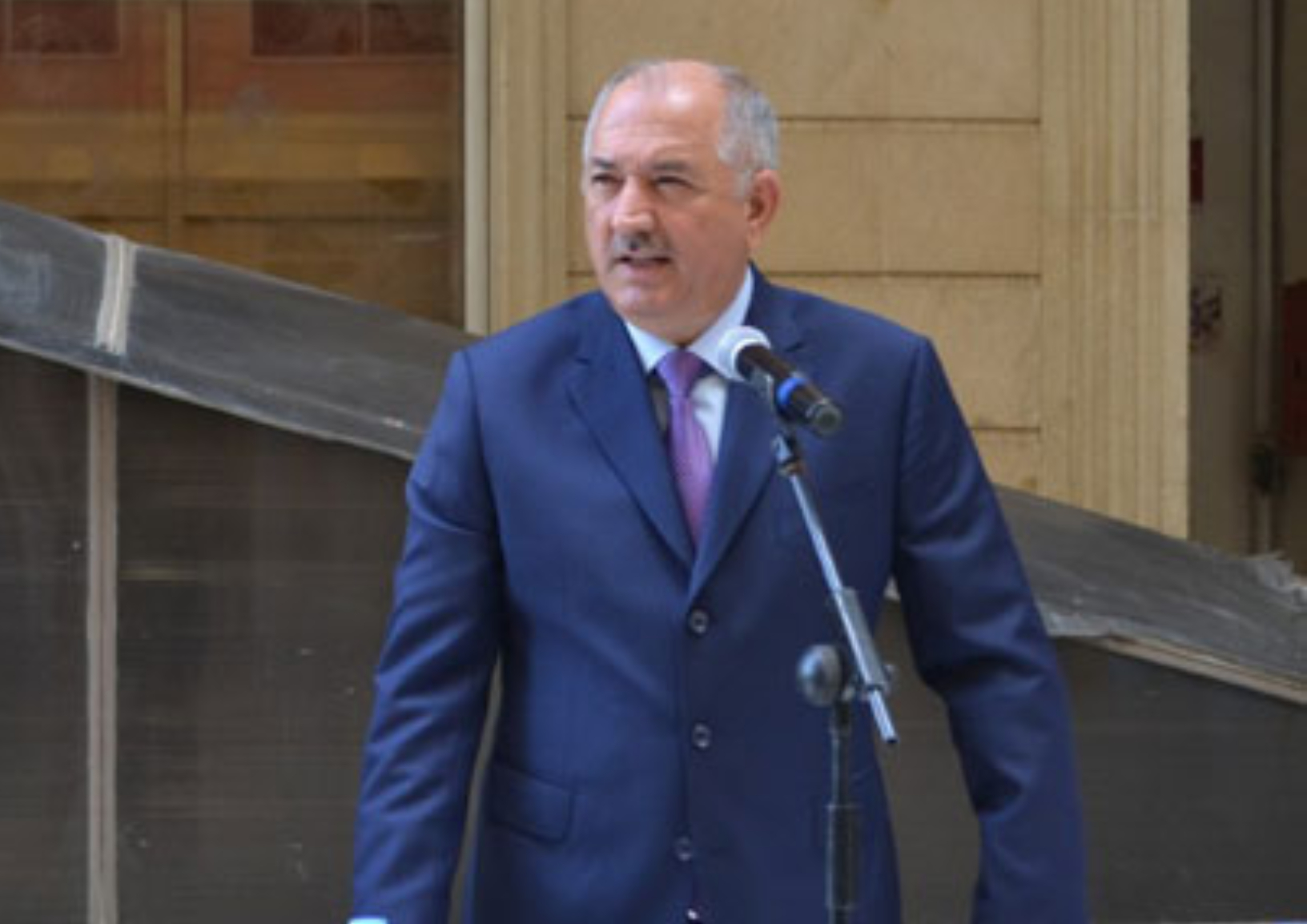 Yeni icra başçısı köməkçisini işdən çıxardı