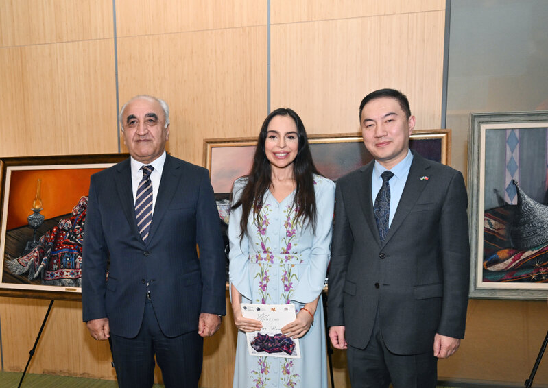 Leyla və Arzu Əliyevalar Çin dili təhsili alan tələbələrlə - FOTOLAR