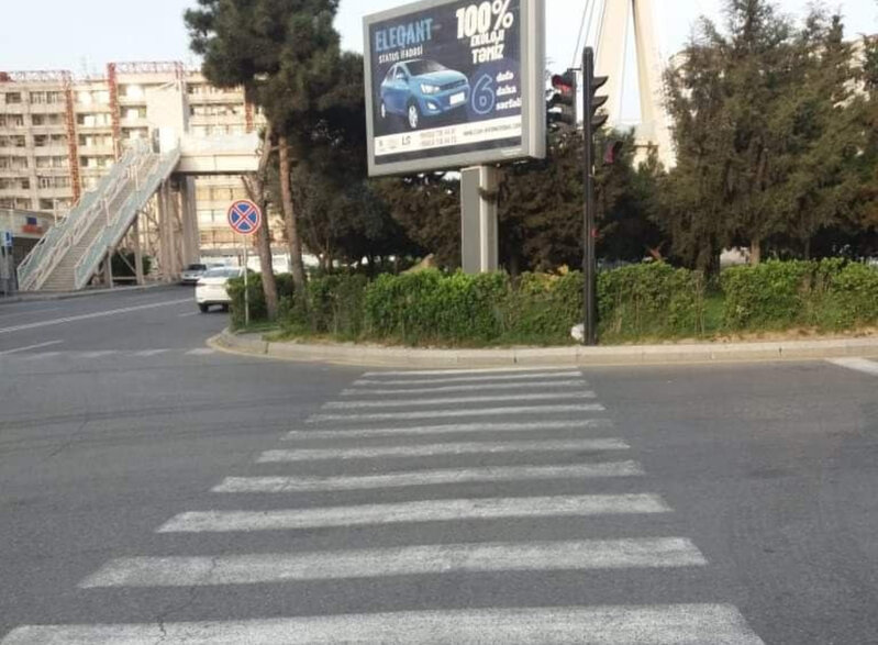 Bakıdakı qeyri-adi piyada keçidi ilə bağlı qurumlar hərəkətə keçdi - FOTO