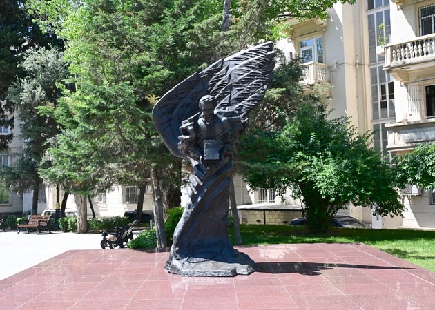 Ukraynanın xarici işlər naziri Zəfər parkını və Şəhidlər xiyabanını ziyarət edib - FOTOLAR
