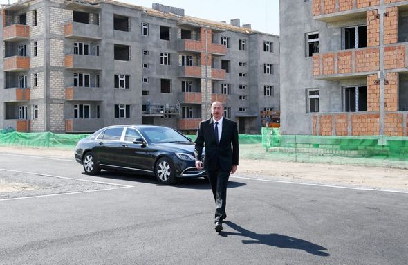 Prezident Samuxda məcburi köçkünlər üçün inşa edilən yaşayış məhəlləsinin tikintisi ilə tanış olub - FOTO