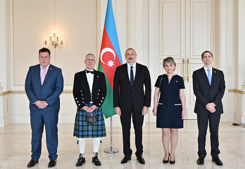 Prezident Britaniyanın Azərbaycanda yeni təyin olunmuş səfirinin etimadnaməsini qəbul edib - FOTO