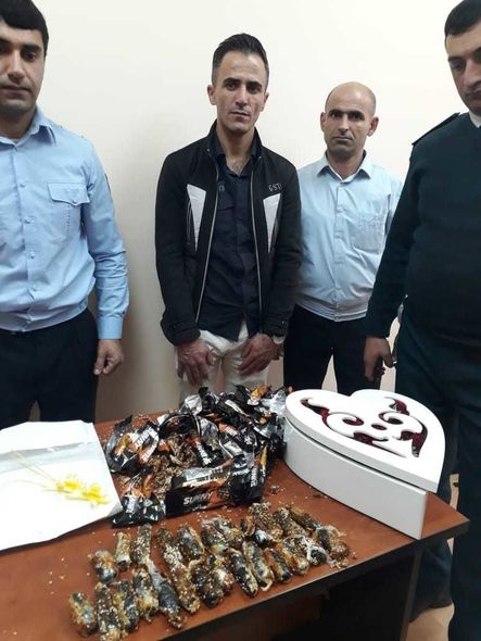 Gül səbətinin altında İrandan Azərbaycana narkotik keçirmək istədi - FOTO