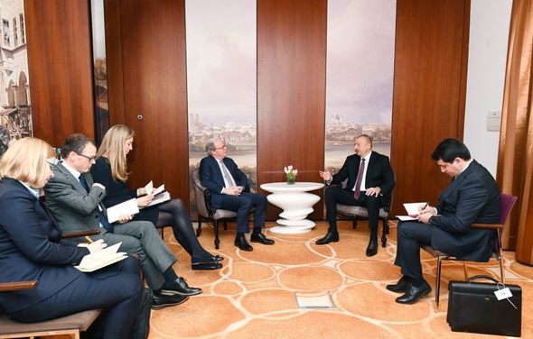 İlham Əliyev Dünya Bankının icraçı direktoru ilə görüşdü - FOTO