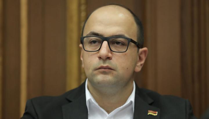 Baş nazir lağa qoyuldu: 