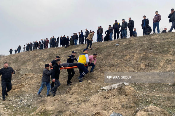 Azərbaycanda maşın su kanalına aşıb: İki nəfər ölüb, bir nəfər yaralanıb - FOTO