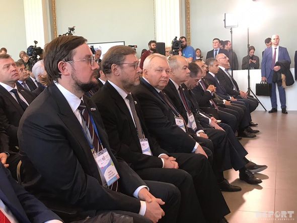 Mehriban Əliyeva Rusiya-Azərbaycan Regionlararası Forumun plenar iclasında iştirak edir