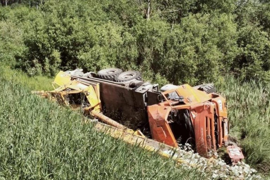 Tovuzda yük avtomobili dərəyə aşdı, ölən var