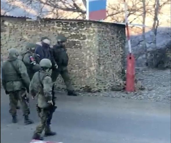 Erməni terrorçu Qarabağda Azərbaycan və Rusiya hərbçilərinə qumbara atıb, yaralanan var - VİDEO