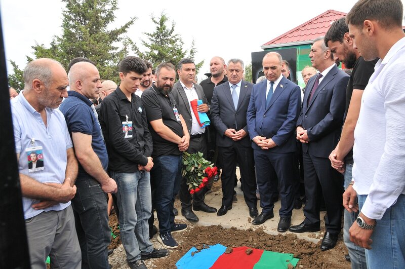 Abşeronda Birinci Qarabağ Müharibəsi şəhidləri dəfn edildilər - FOTOLAR