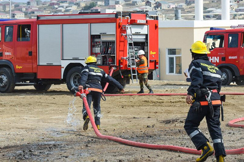 Salyanda mağaza yanıb