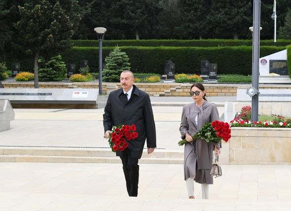 İlham Əliyev və Mehriban Əliyeva Həzi Aslanovun məzarını ziyarət ediblər - FOTO/VİDEO