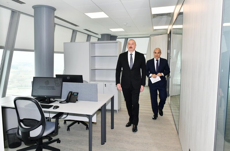 İlham Əliyev Əmlak Məsələləri Dövlət Xidmətinin yeni inzibati binasının açılışında iştirak edib - FOTOLAR