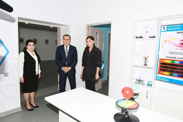 Mehriban Əliyeva Pirşağıdakı 10 saylı internat məktəbində - FOTO