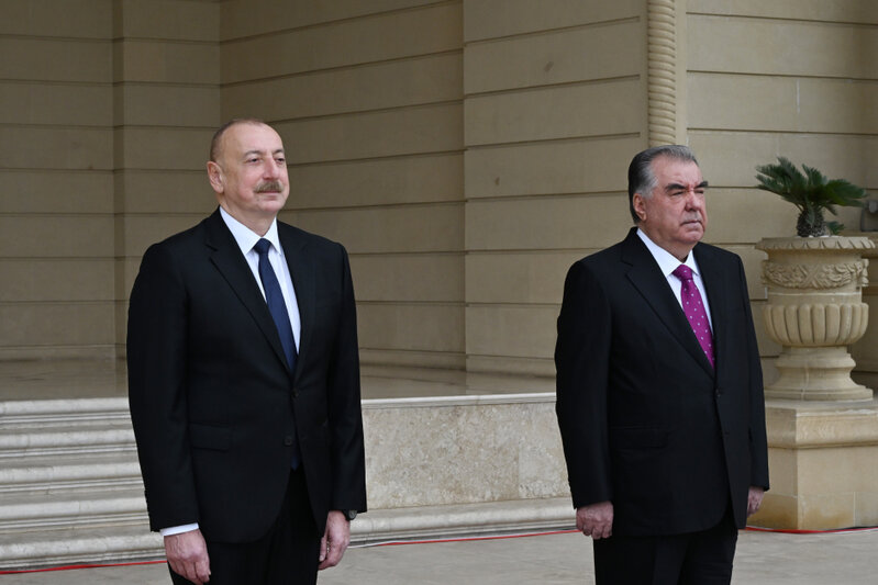 Azərbaycan və Tacikistan prezidentlərinin geniş tərkibdə görüşü başlayıb