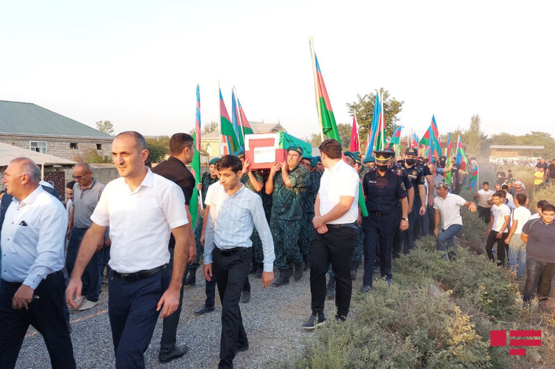 Şəhid olan hərbi qulluqçumuz Saatlıda dəfn edilib - FOTO