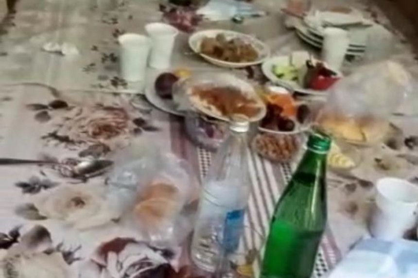 "Xəmsə"nin sahibi qardaşına 450 nəfərlə yas etdi - 5000 cərimələndi