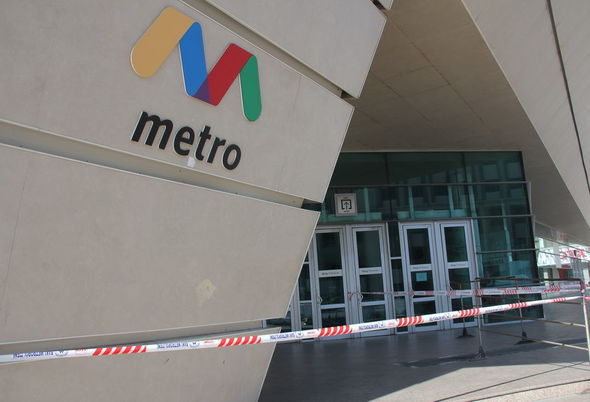 Metro stansiyalarının girişlərində istiqamətləndiricilər qoyuldu - FOTO