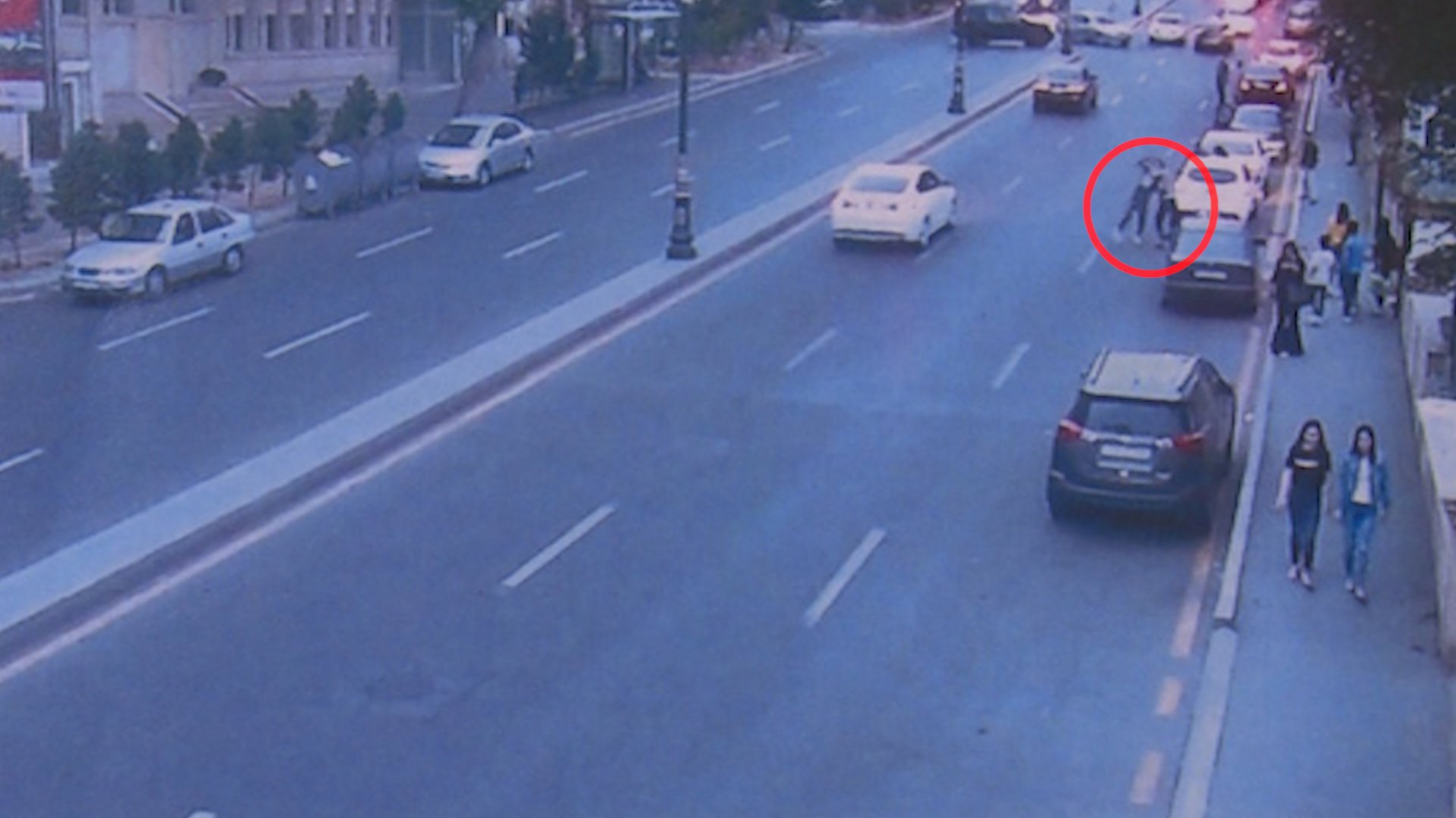 Bakıda yol vermədiyi üçün sürücünü öldürdülər - VİDEO