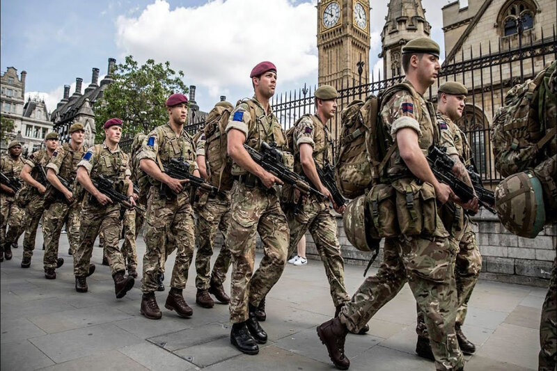 Britaniya ordusunun başçısı Qərbi müharibəyə hazırlaşmağa çağırdı