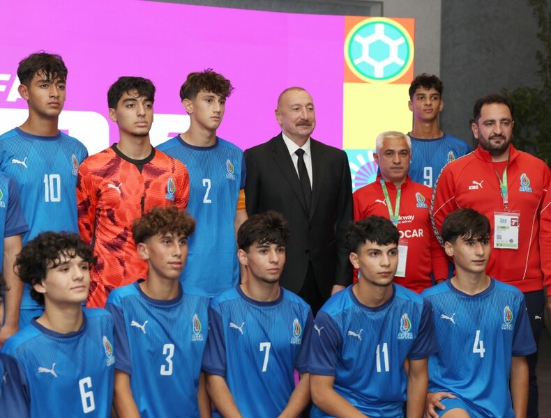 Prezident İlham Əliyev FIFA U-15 dünya çempionatının və festivalının açılış mərasimini izləyib - FOTOLAR